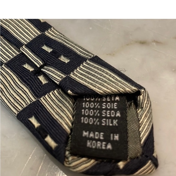 🔥5 for $15🔥 - Two Men’s neckties - Picture 12 of 16